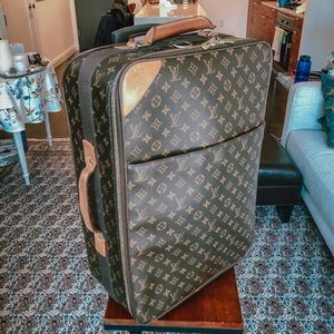 Louis Vuitton PÉGASE LÉGÈRE 55 Roller Cabin Bag